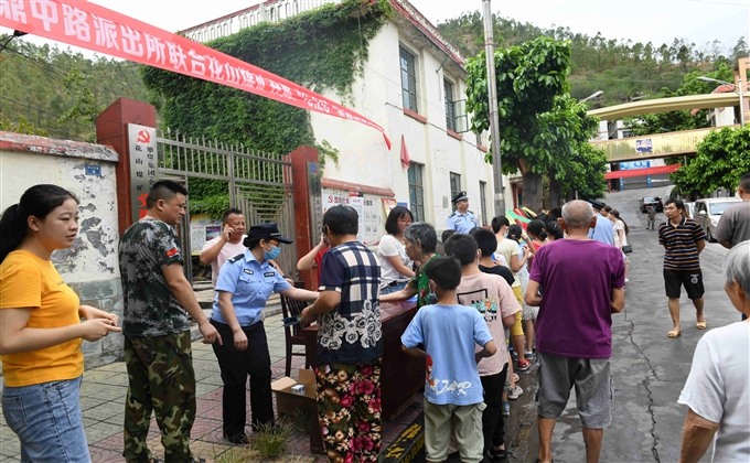 花山礦警企聯動開展禁毒與反詐騙宣傳