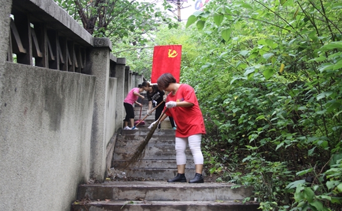 生活服務公司開展主題黨日活動