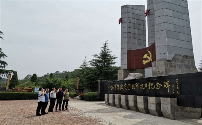 渭南分局黨總支深入開展“讓黨旗在監察一線高高飄揚”主題黨日活動