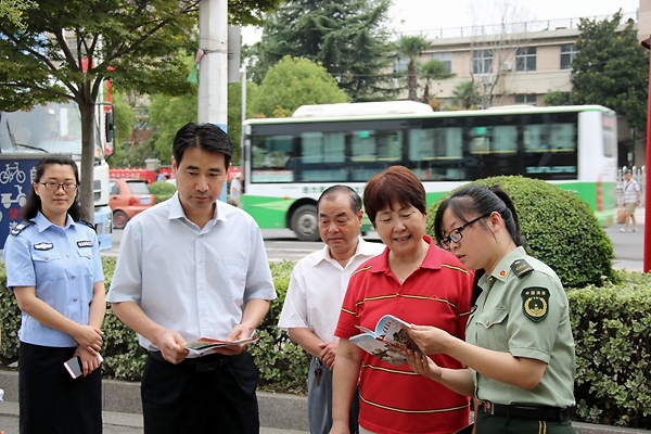 安徽省濉溪縣舉行2018年“江淮普法行”集中宣傳服務活動