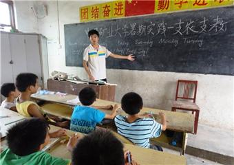 中國礦業大學管理學院“Hand In Hand”支教團隊深入開展文體活動，豐富孩子們生活