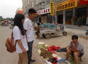 中礦大“同擁中國夢，礦大在行動”暑期實踐團深入躍進村就物價問題展開調查