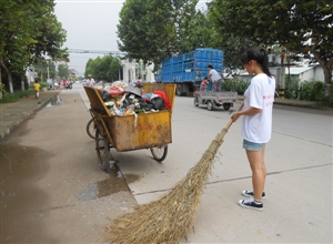 中礦大文法學生會實踐團義務清理街道垃圾