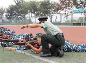 我們在軍訓之——“終於摸到真槍了”