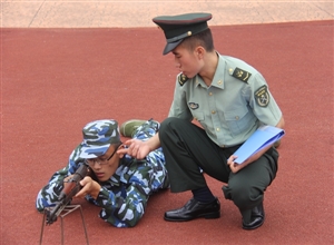 中國礦大礦業學院新生全身心投入軍訓