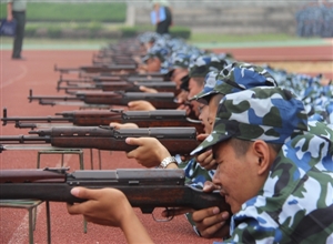 中國礦大礦業學院軍訓打靶射擊訓練火熱進行中