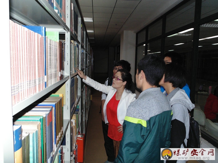 化工學院青年誌願者協會開展圖書館共建活動