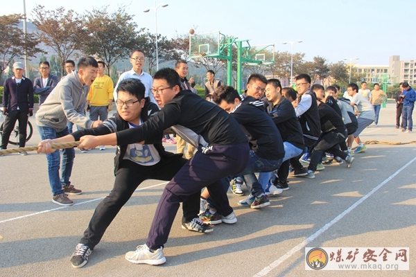 礦業學院體育委員會舉辦拔河比賽