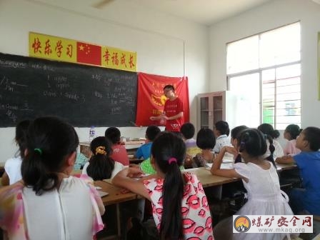 “Speak loud”——中國礦大信電學院羽翼網絡支教實踐團河南分隊鼓勵小包莊小學學生說英語