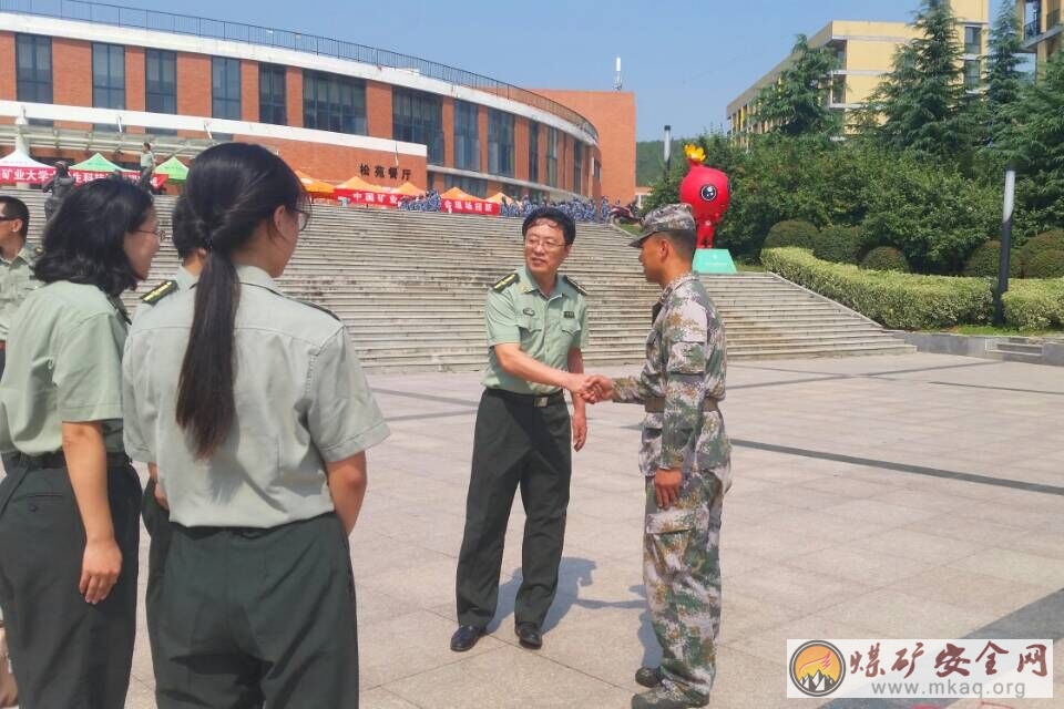 校黨委副書記曹德欣一行蒞臨管理學院視察新生軍訓工作