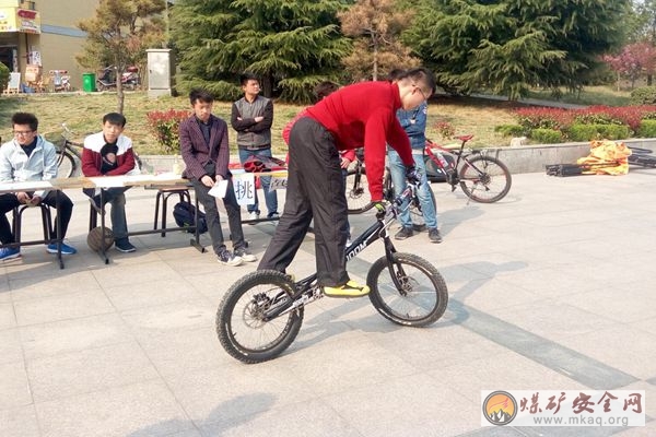 機電學院舉辦第八屆校園吉尼斯挑戰賽廣場項目初賽