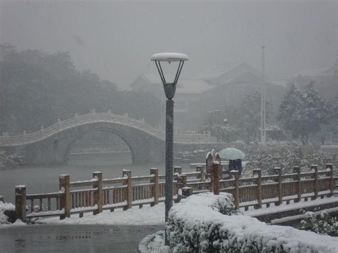 這是09年濟寧的第一長雪，那天休息獨自在公園觀景拍下得，歡迎來轉