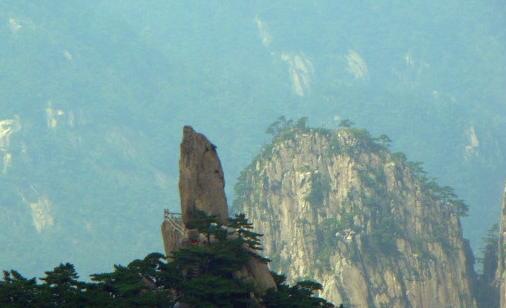 山間小池