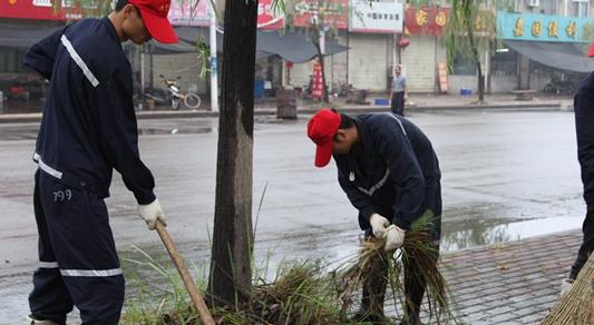 秋雨下的孔莊煤礦“吉國利民”誌願者服務隊