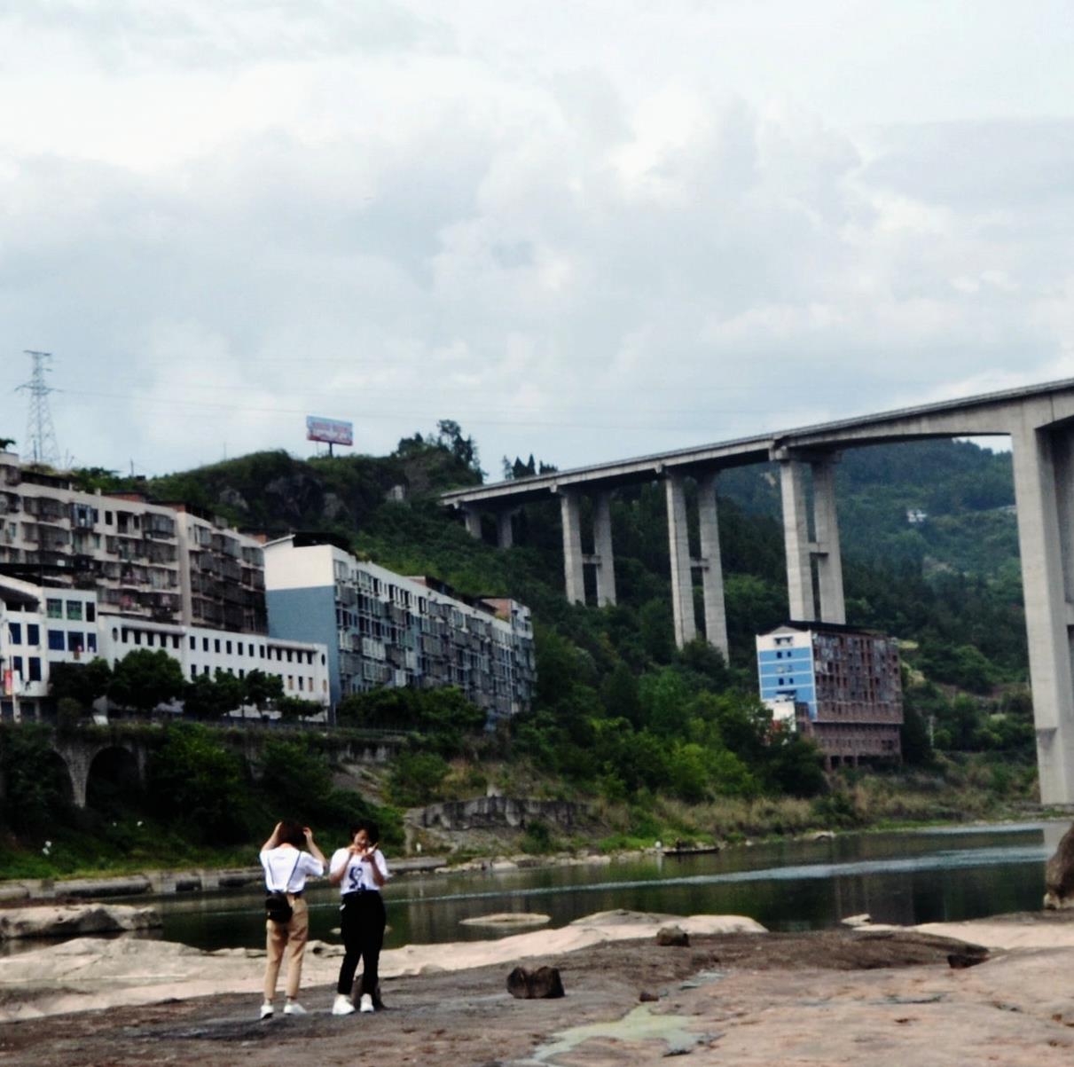 春風又綠江南岸-何建民