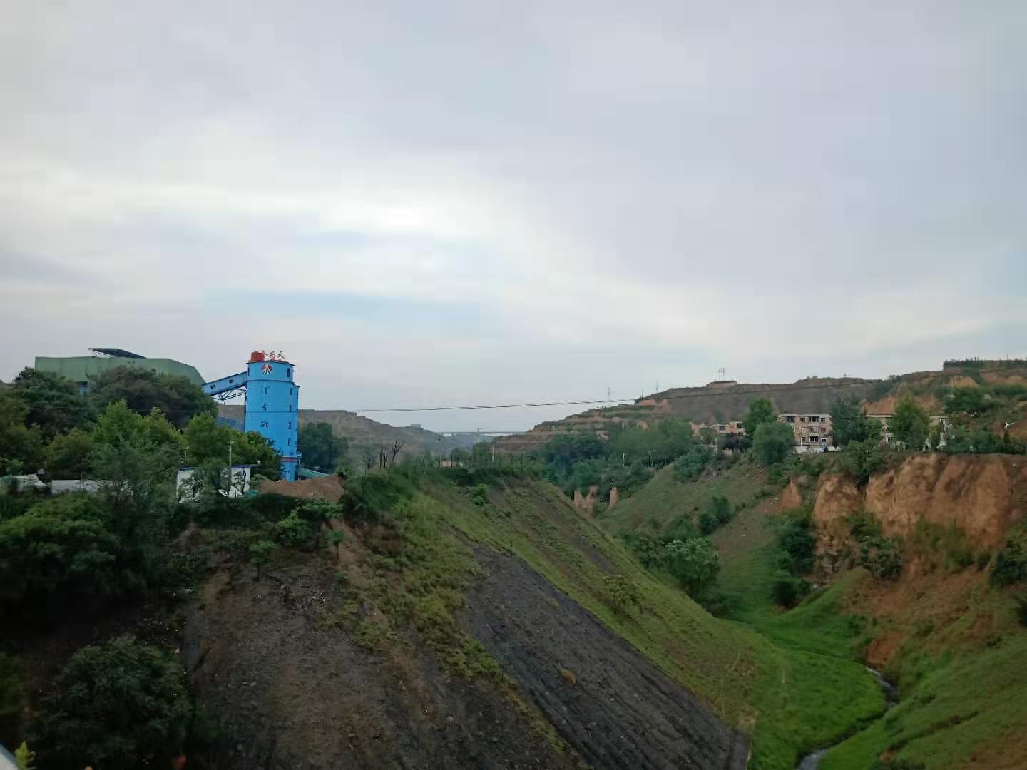 雨後礦山一角-張福樂