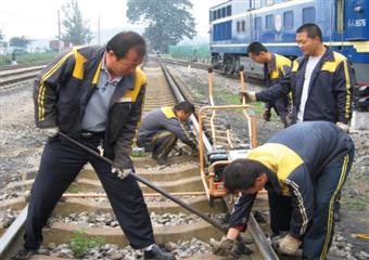 百日安全澄合鐵運分公司工務段嚴把線路質量關確保線路安全暢通