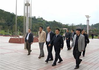 副市長鄧瑜華到達竹公司檢查指導工作