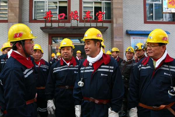 國家煤礦安全監察局檢查組檢查山西焦煤西山煤電集團官地礦質量標準化工作