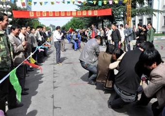 東坡礦舉辦拔河比賽迎國慶