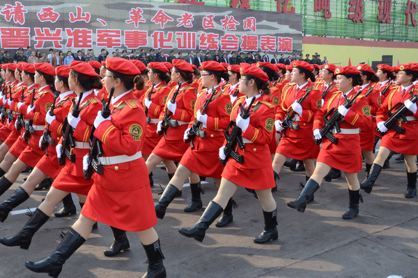 山西焦煤西山煤電集團晉興能源公司舉行準軍事化訓練會操表演