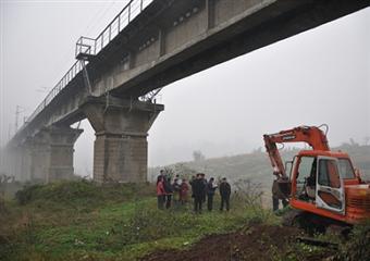 龍北公司鐵路專用線便道施工破土動工