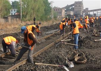 國電平莊煤業鐵路運輸分公司平莊段加強線路養護維修