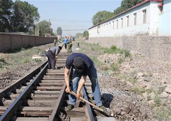 國電平莊煤業鐵路運輸分公司加強對線路設備整治