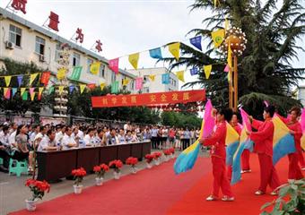 東坡礦舉辦“安全生產月”文藝演出