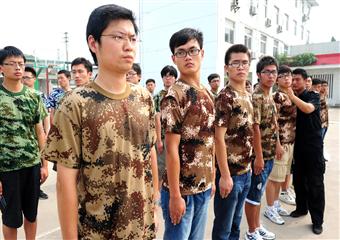 大學生崗前軍訓夏練三伏