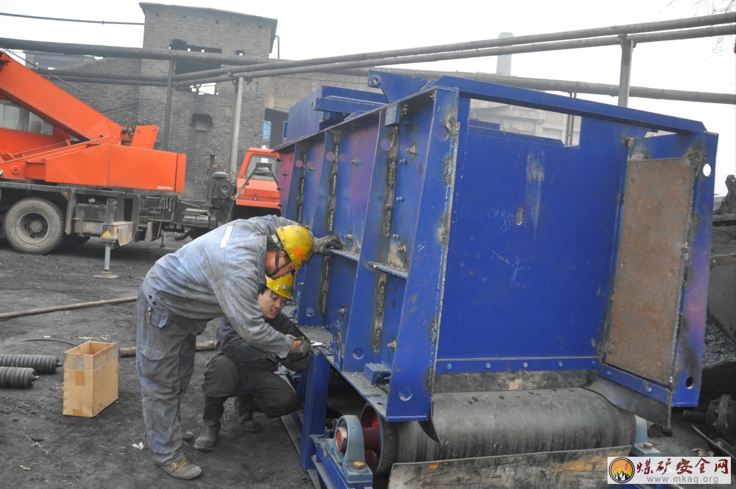 羊東礦一機電區團支部“決戰四季度，青工立新功”主題建功活動（圖片）