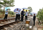 陝煤化澄合鐵運分公司對轄區線路進行雨季三防安全大檢查