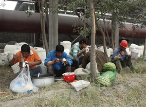 天業塑料總廠辦好職工食堂服務一線職工