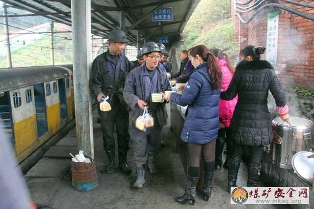 提士氣，鼓幹勁，打好年初安全戰役 ——魯班山南礦工會開展新年首次送溫暖活動