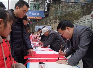 中國煤礦作家協會副主席墨寶送礦山