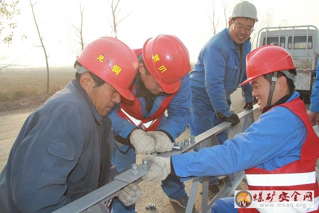 澄合電力中心集中消除線路隱患 確保電網穩定運行