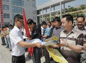 山東能源栆礦集團魯南裝備公司女工委與計生部門聯合組織“幸福家庭趣味賽”