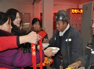 兩渡煤業女工家屬“送溫暖，囑安全”