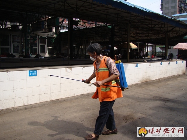 川煤集團攀煤物房公司集貿市場經營公司積極開展春季“四害”消殺活動