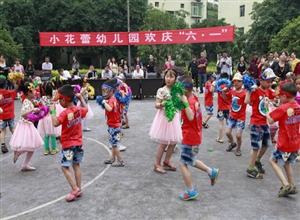 川煤集團廣能公司龍灘公司與幼兒園聯合開展演出活動