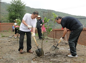 川煤集團攀煤物房公司開展“6.29”義務植樹活動