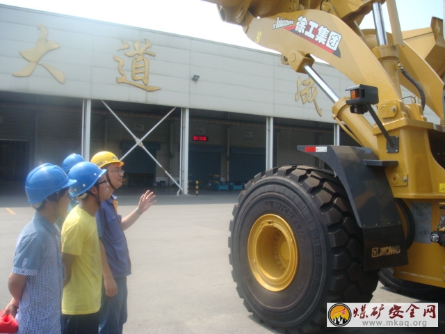 創新推動發展——力建學院2012級工民建學生黨支部對徐工集團進行參觀訪問