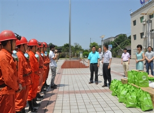 達州市總工會到川煤達竹公司小河嘴煤礦送清涼