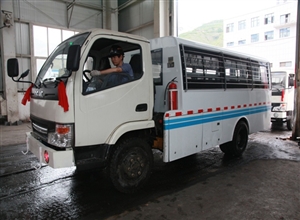 陝西彬長小莊礦無軌膠輪人員運輸車安全投運