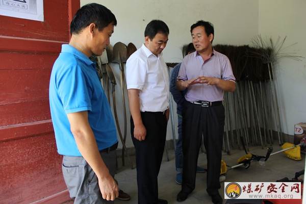 實業集團運行部一行到銅川農林中心檢查防火及雨季“三防”安全工作