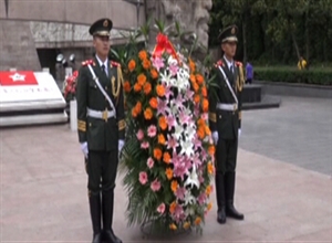 遵義縣安監局組織黨員瞻仰遵義紅軍山革命烈士陵園和遵義會議會址重溫入黨誓詞