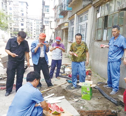 夏日送清涼 關愛暖人心