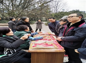 川煤達竹石板廠工會 開展“迎新年 送祝福 送春聯”活動