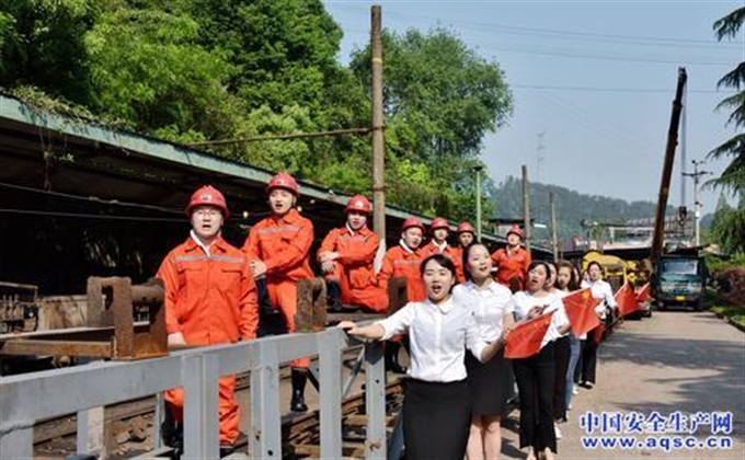 川煤集團達竹煤電公司金剛煤礦：礦工版《我和我的祖國》快閃激情上演