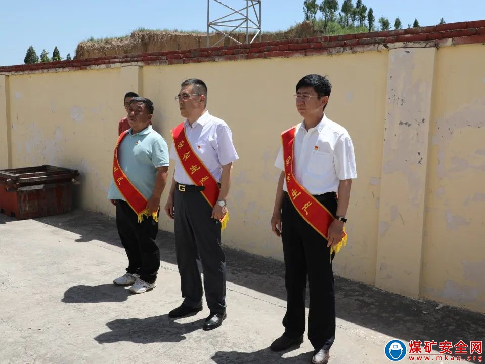 炎炎夏日送清涼，絲絲關愛沁心田